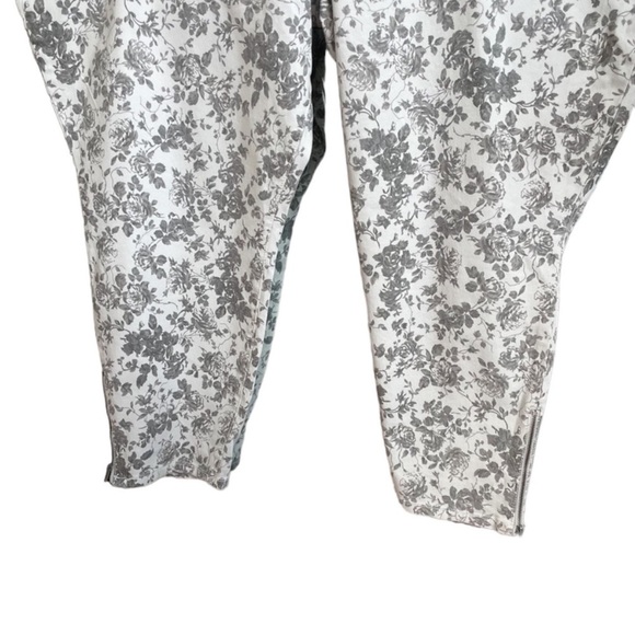 TORRID DENIM We Swear By The Fit Floral Print Stiletto Ankle Zip Gray/White 16 - Picture 4 of 6